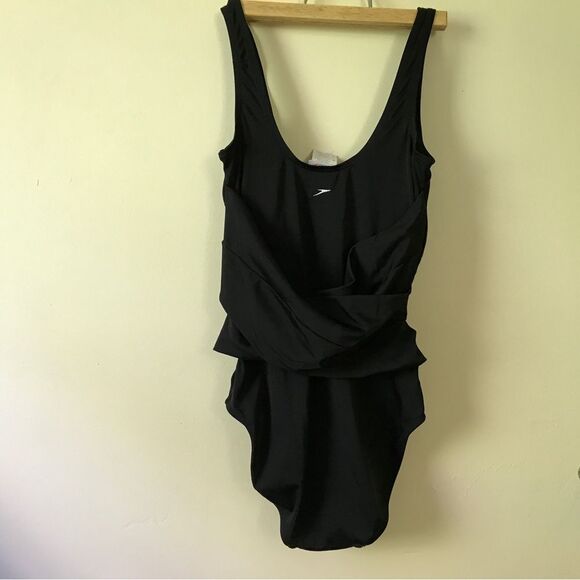 BLACK Speedo Cross Front One Piece with Hydro Bra (10) - Picture 9 of 10